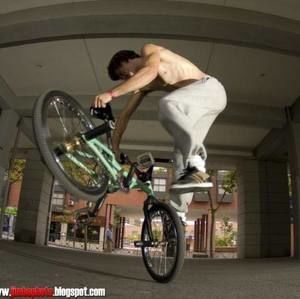 Meet your Posher, Alvaro